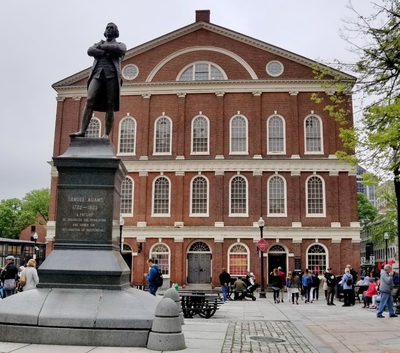 Independence Pub Crawl Boston Crawling